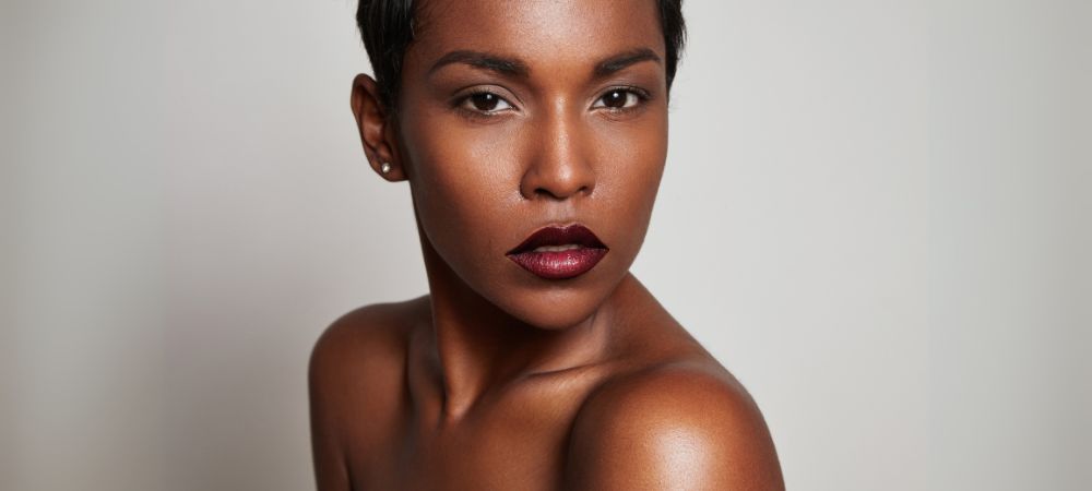 Peau noire : Techniques pour un maquillage parfait